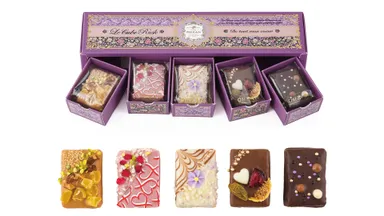 内側まで華やかなパッケージのベル