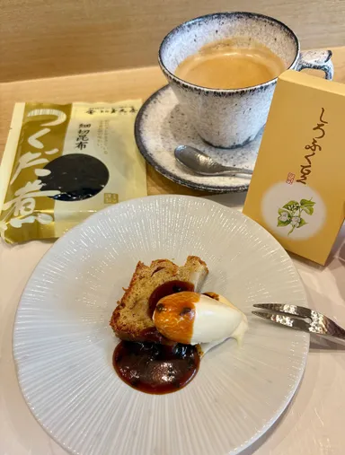 「豆のパウンドと昆布キャラメルソース」