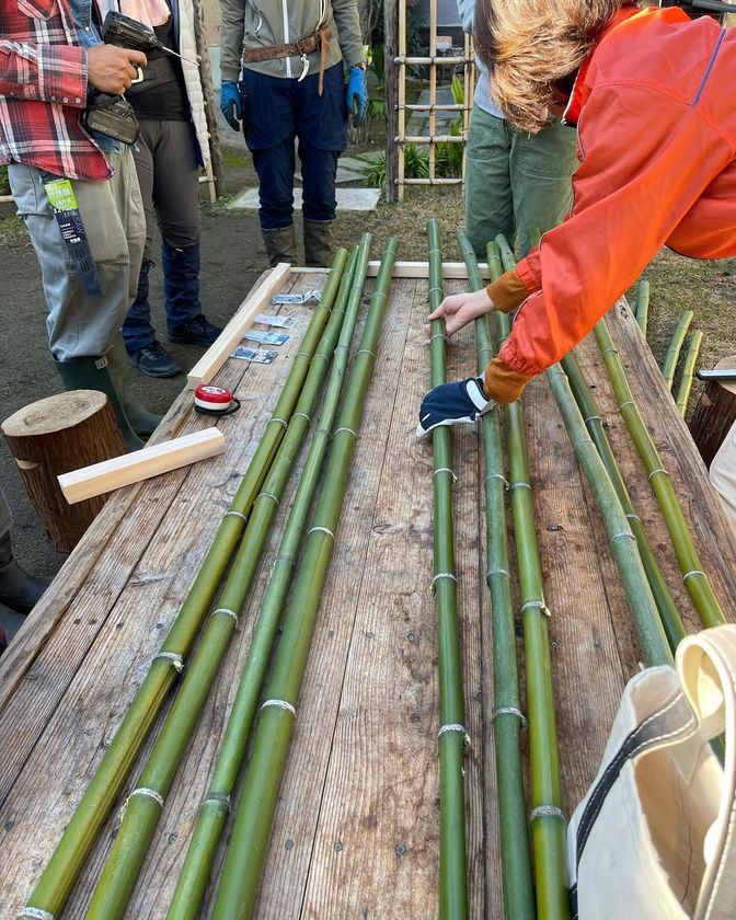 【毎月第4土曜日開催】湊川公園手しごと市が
淡河バンブープロジェクトと協働、美化活動を開始　
地域の手で直す湊川公園の外壁