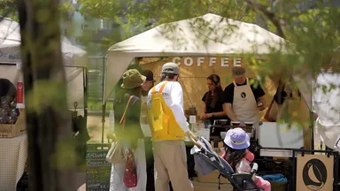 湊川公園手しごと市 販売の様子