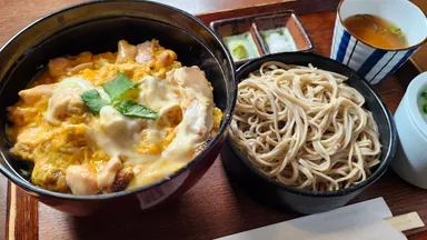 平日ランチセットも提供