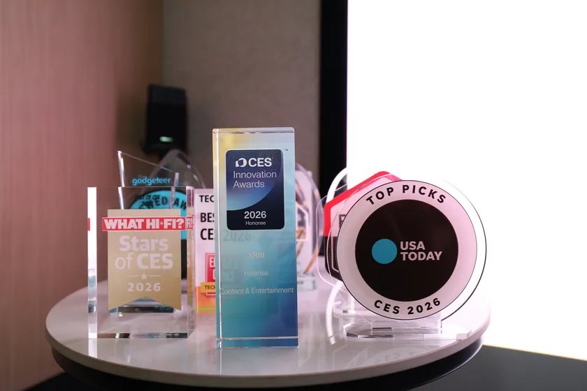 受賞トロフィー