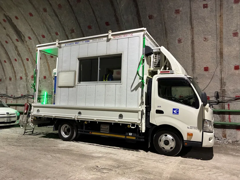 写真8：坑内移動式遠隔操作室