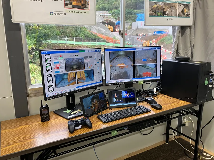 写真7:現場詰所に設置した遠隔操作ブース
