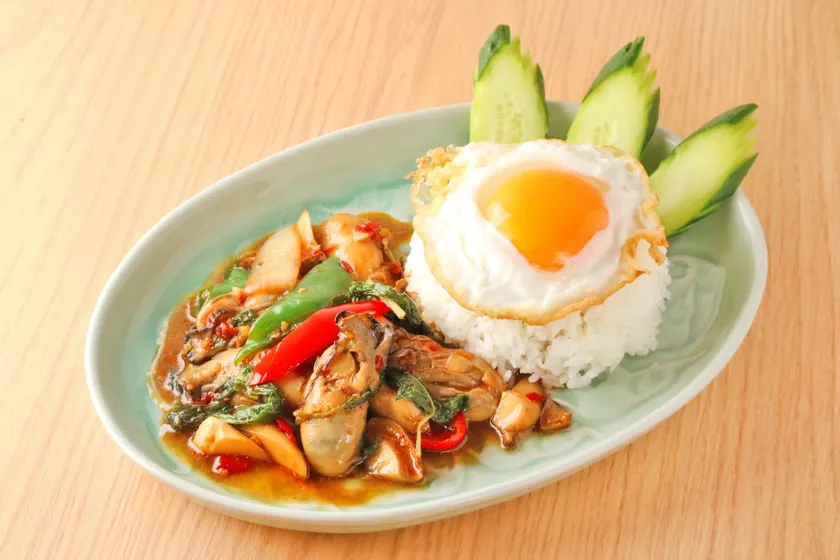 ガパオ・ホーイ ぷりぷり牡蠣のホーリーバジル炒め