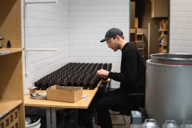 スウェーデンで一つひとつ手作り