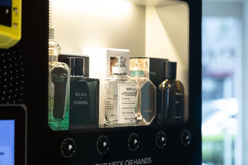 香水自販機3