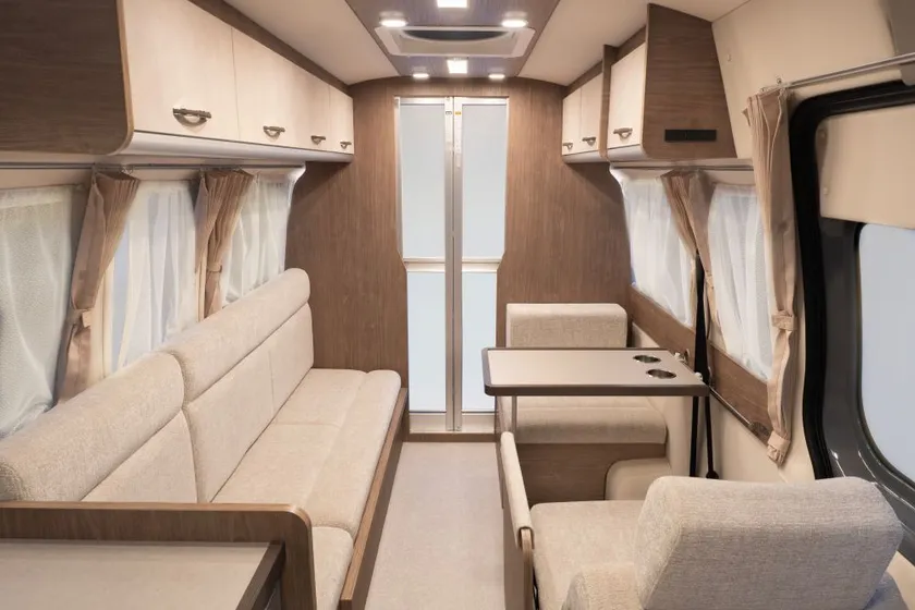 レクビィ プラス リビン室内画像1