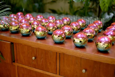 Disco Brunch - ディスコボール型のパンチボウルステーション