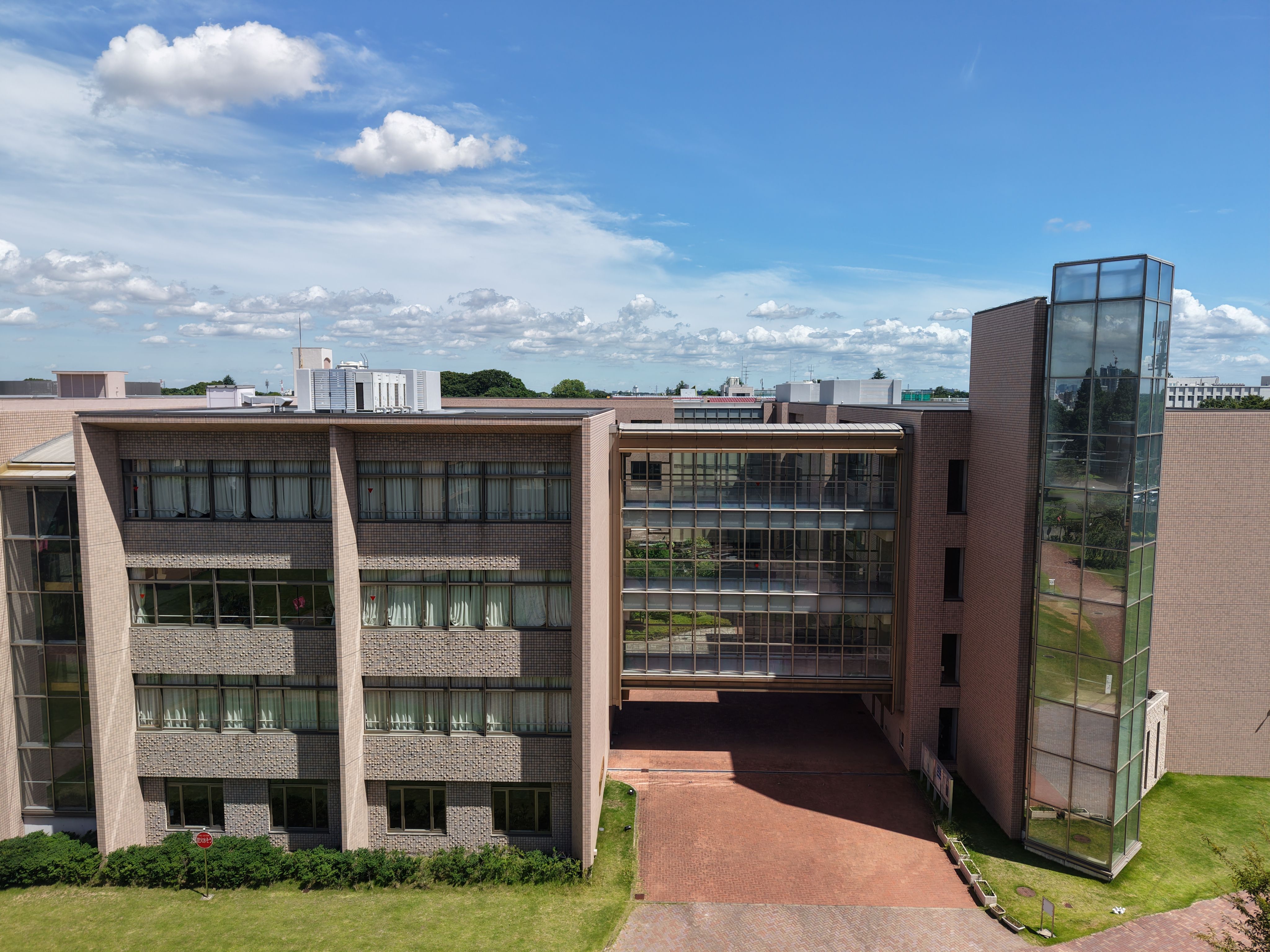 和洋国府台女子中学校高等学校 校舎外観