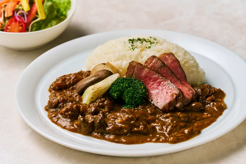 鳥取和牛のスパイシーカレー ミニッツステーキ添え