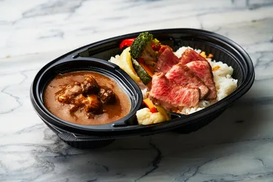 テイクアウト：鳥取和牛のスパイシーカレー ミニッツステーキ添え