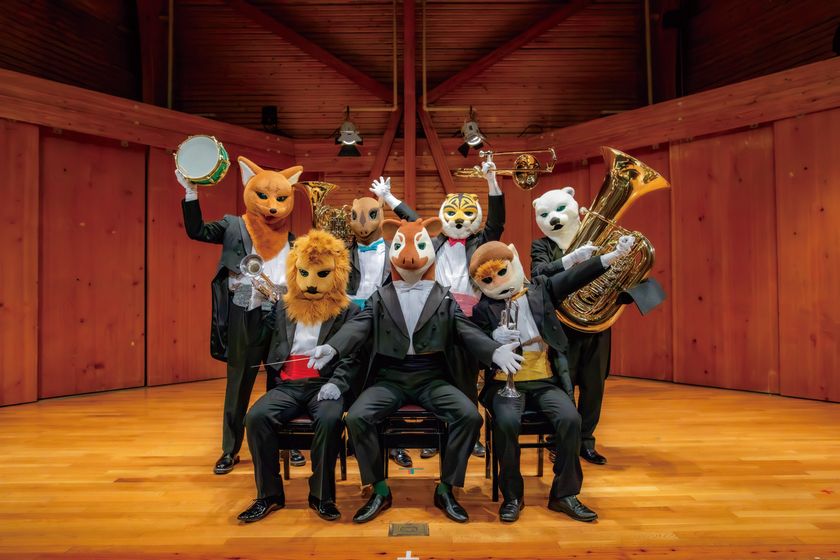 すいせん畑で奏でるアットホームな動物たちの春のコンサート　
サキソフォックス・ズーラシアンブラスが
「マニア」なコンサート開催