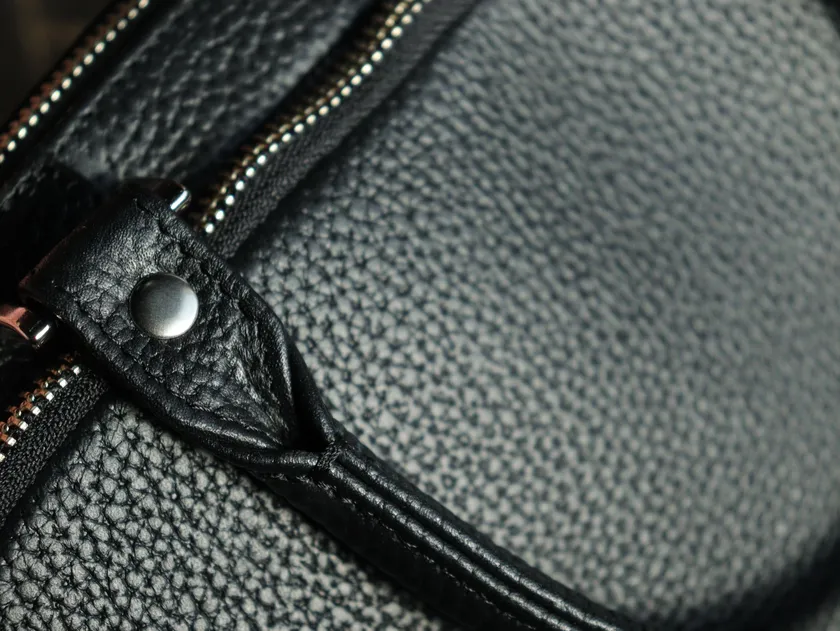 上質な牛本革を使用