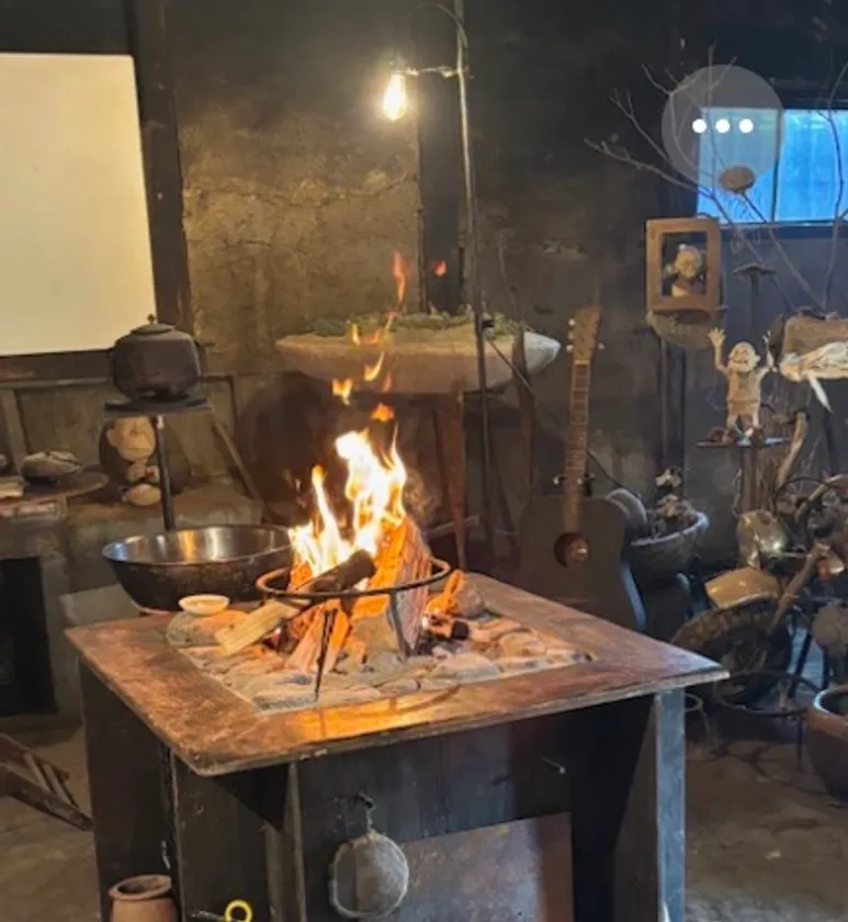 焚き火を囲んでお互いの気持ちを分かち合う時間