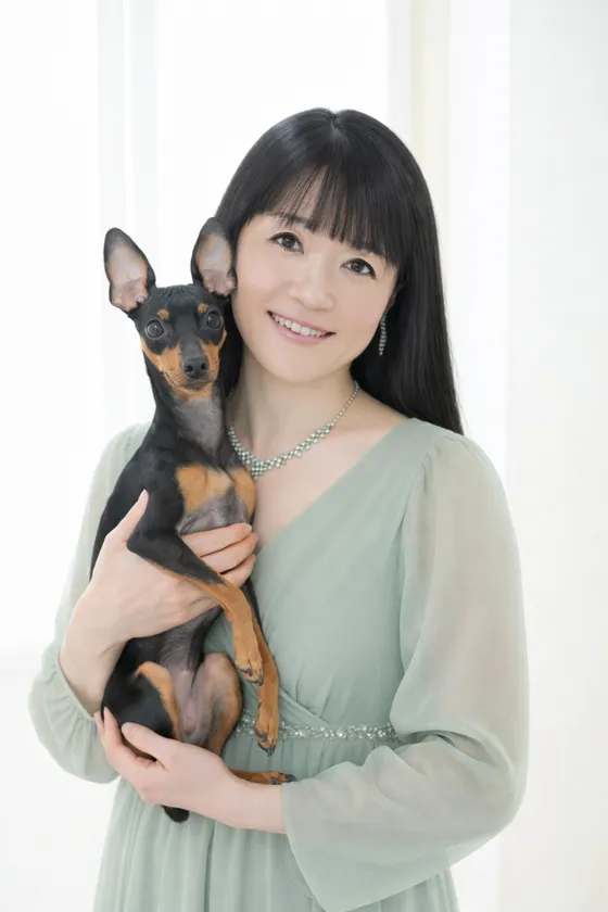 ヒーリングピアニスト・希音-Nene-　大切な存在との時間から生まれた、“命に寄り添う音楽”を奏でている