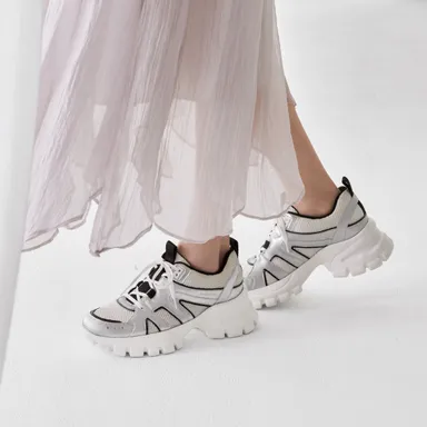 レディーススニーカー