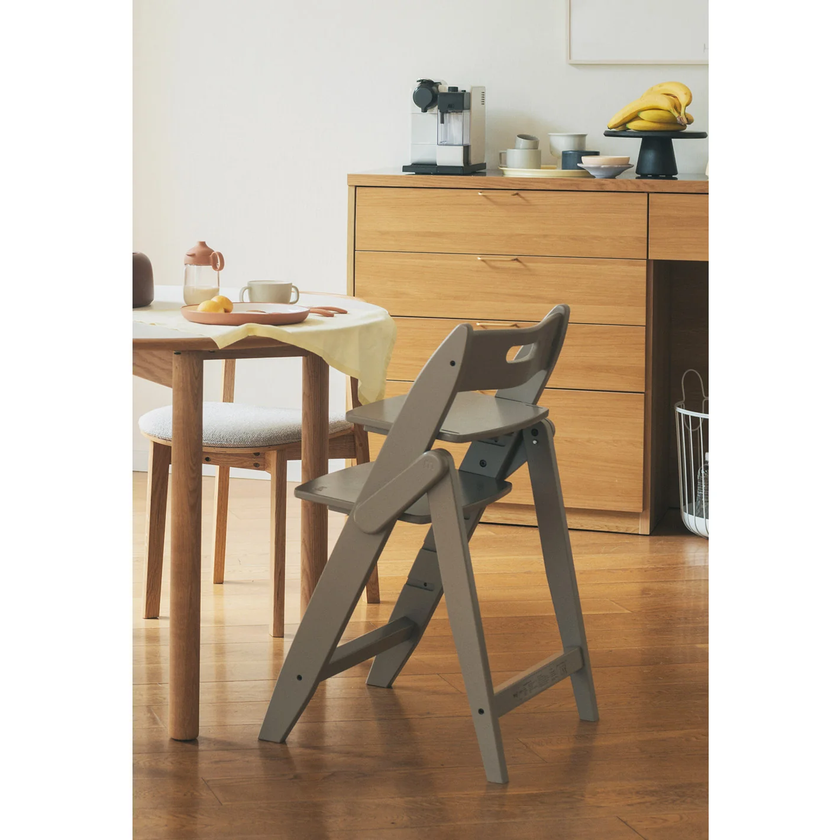 新発想のベビー・キッズチェアYIPPY(イッピー)の
最新コレクションESSENCE(エッセンス)が
全国の unico 店舗・ECで販売開始。