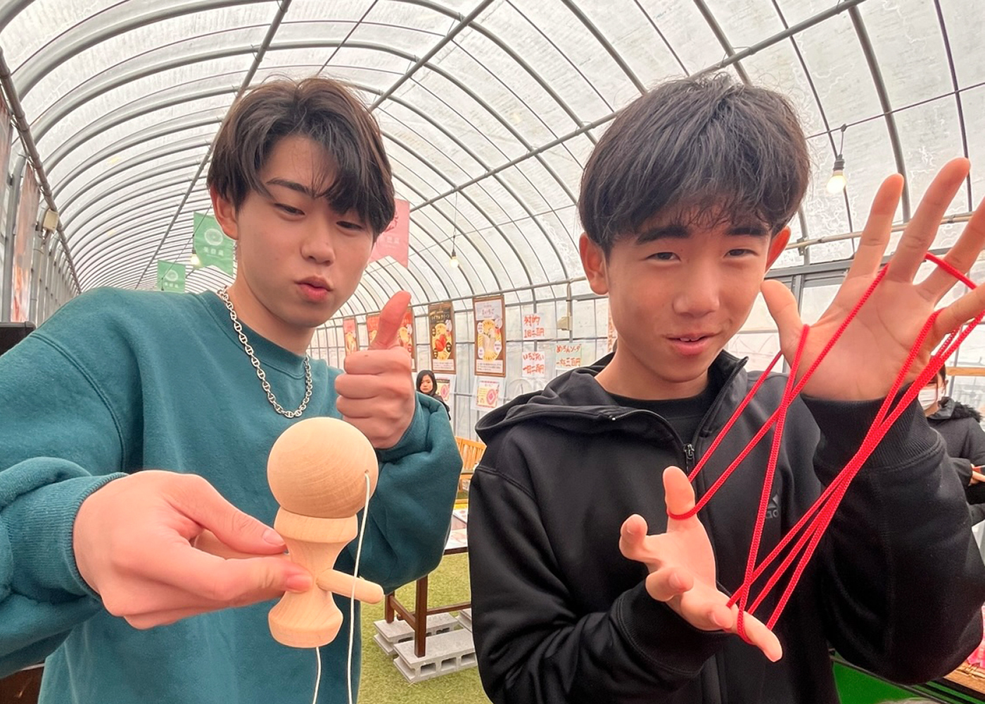 福岡県「朝倉マルシェ 果樹蔵」にて “昭和レトロ”をテーマにしたいちご