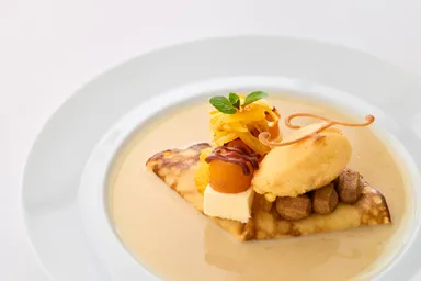 ブラッスリー ポール・ボキューズ 大丸東京　【福島県産あんぽ柿のクレープ クリームチーズのムースとオレンジの香り】