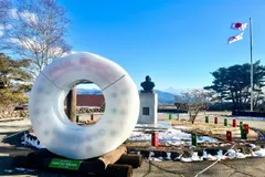 来日100年の創設者の名入り