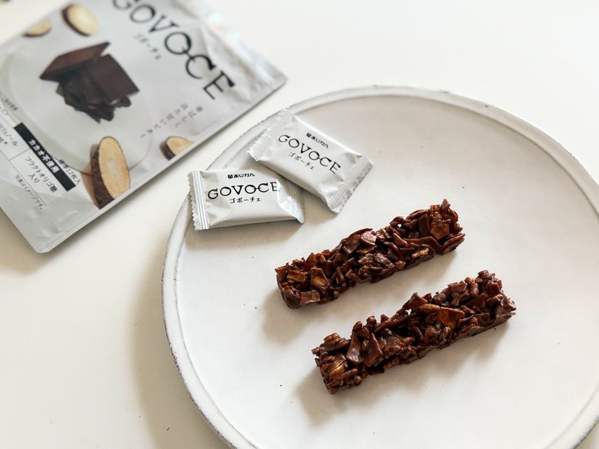 焙煎ごぼうのチョコレート風菓子「GOVOCE」を使った
〈おさつロシェ ゴボーチェ〉
UHA味覚糖のショコラトリーで数量限定発売！