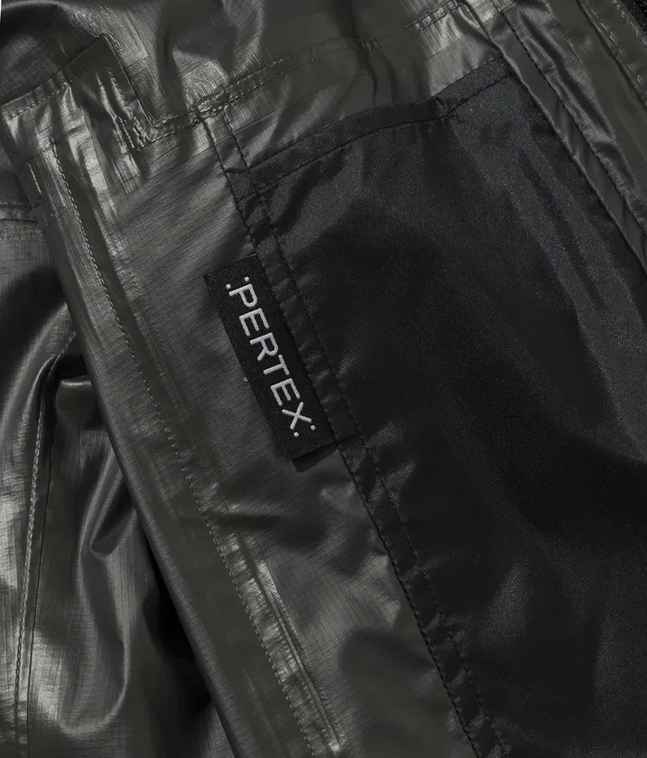 リサイクルナイロンを使用したPERTEX(R)SHIELDPROのミニリップストップ素材。