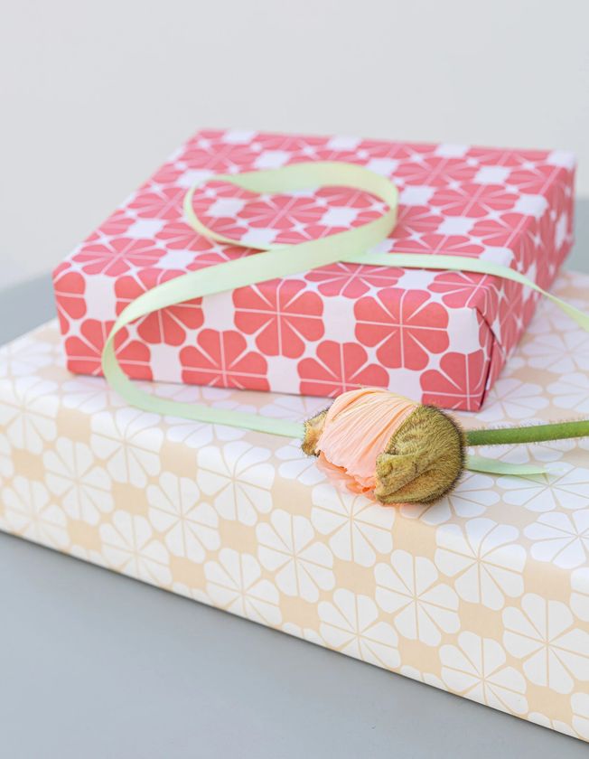 一枚の紙以上の価値をもつ紙製品「気持ちを繋ぐアートピース」を
amaが2026年2月より春ギフトに展開
ラッピングは「任せる」から「つくる」へ
物価高・人手不足が生んだ“セルフ・ラッピング”という新潮流