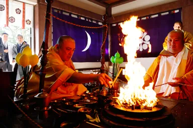 真司に続いて護摩祈祷が行われます。