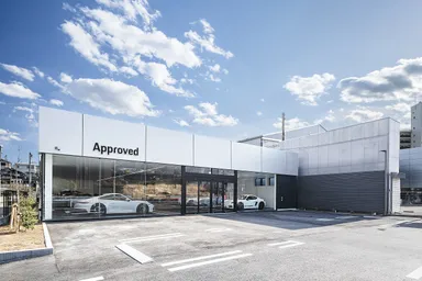 認定中古車展示場外観