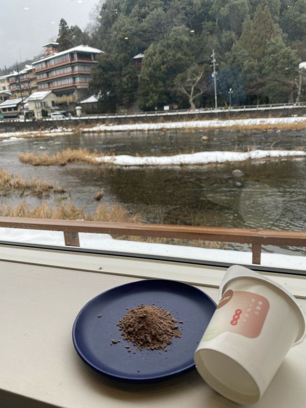 話題のヨーグルト専門店「三朝ヨーグルト」が
80％高カカオ×希少いちごの
『いちごショコラヨーグルト』を2月1日から販売開始！