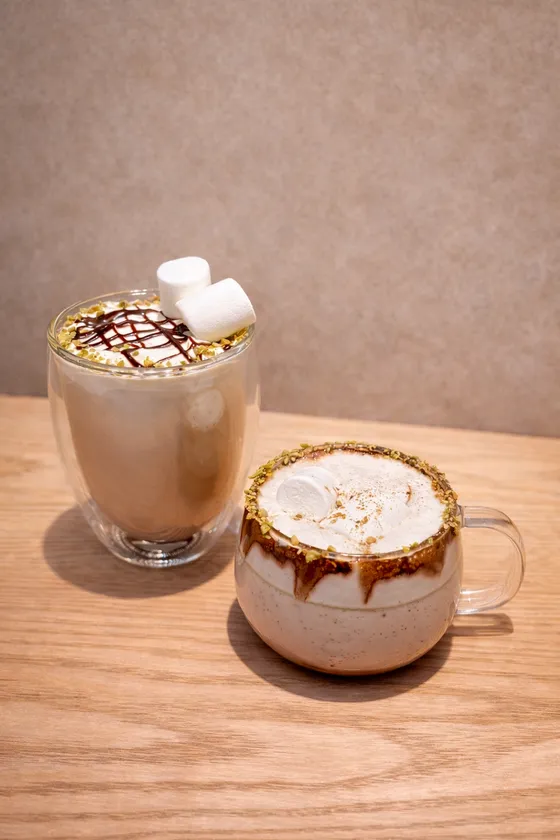 アイスほうじ茶ショコララテ/ほうじ茶ショコララテ