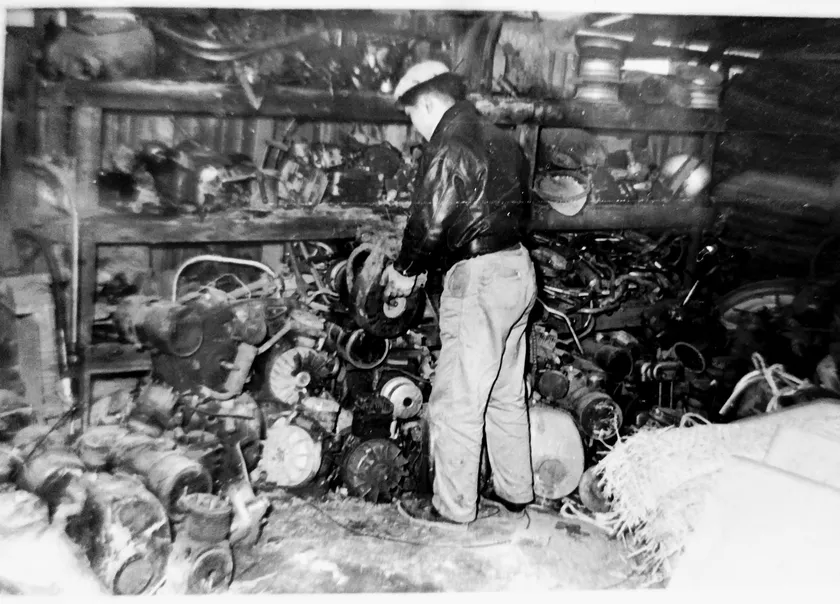 戦前からの解体屋時代の一枚