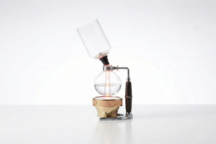 ガラスの器が共通して持つ美しい「輪郭」