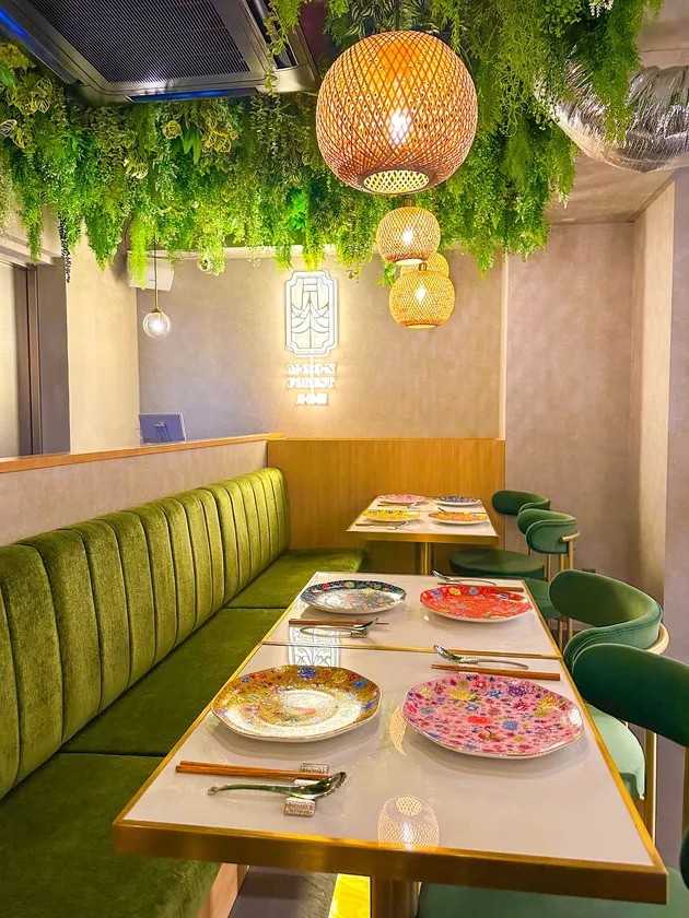 月と森の空間の店内