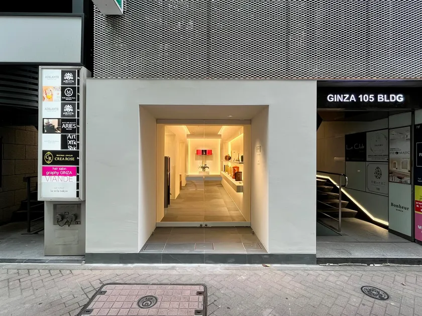 厨子屋 銀座本店外観/ギャラリーは向かって右側の階段から