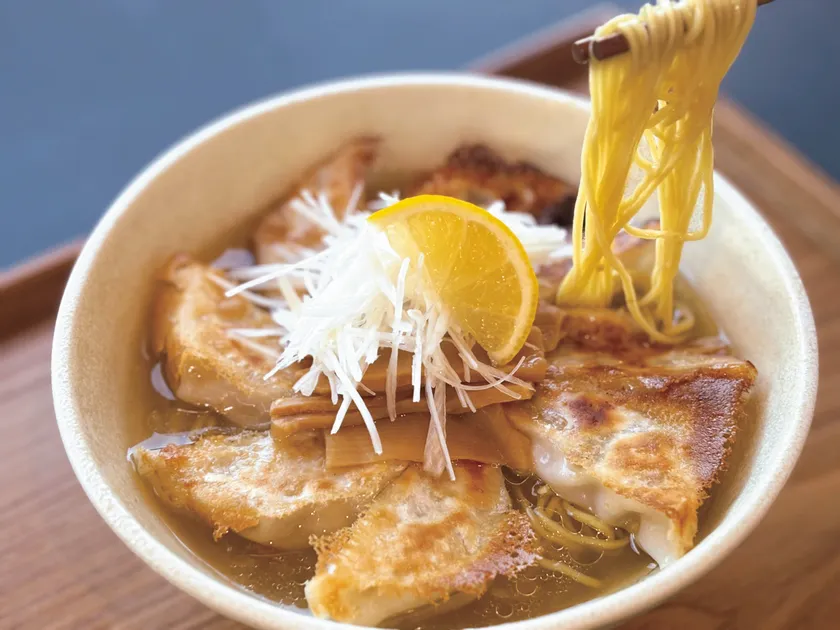 波乗りレモン餃子ラーメン 1,280円(税込)