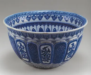 青花牡丹文大鉢