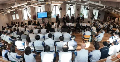 カフェテリアでのイベントの様子