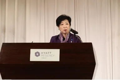 令和6年度表彰式で挨拶する小池都知事