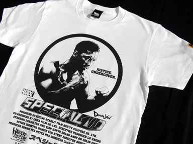 質感にもこだわった水性プリントは、着心地満点のアクション仕様