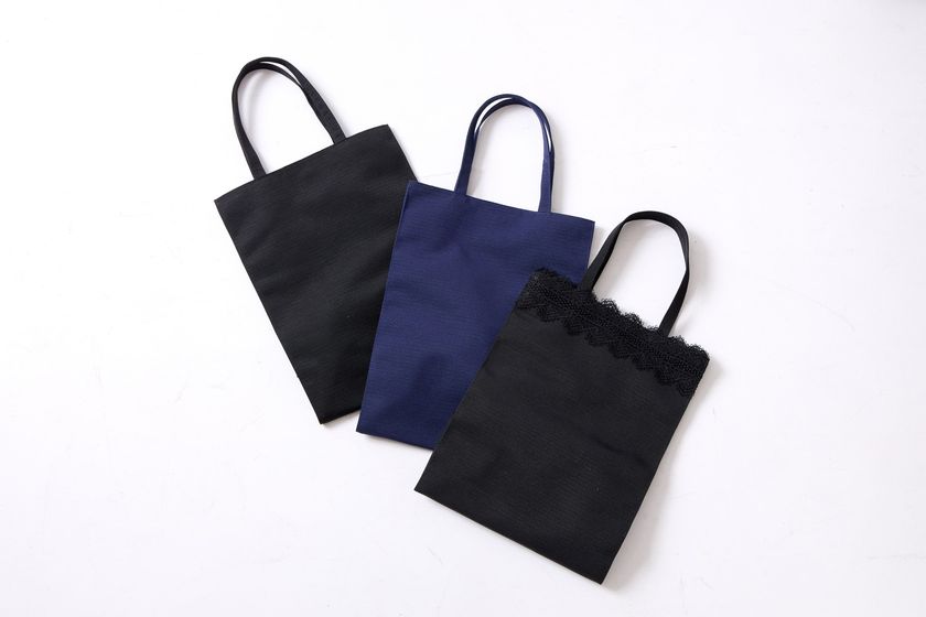 【卒入園・入学式】「A4封筒が折れ曲がる」問題を解決。
式典の静寂を邪魔しない“静音内装”と
衣類への色移り防止を徹底した、実用派フォーマルバッグが発売