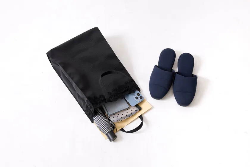 式典や学校行事に必要なアイテムを、上品に持ち運べるサイズ感