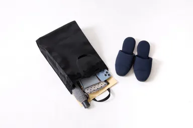 式典や学校行事に必要なアイテムを、上品に持ち運べるサイズ感