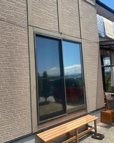 外から鏡で見られない