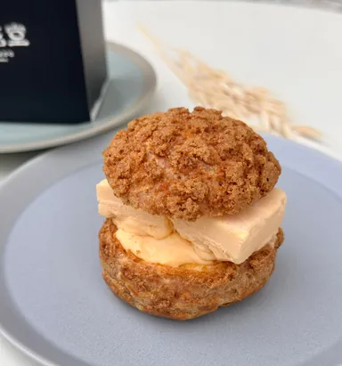 無上ダブルバターシュークリーム