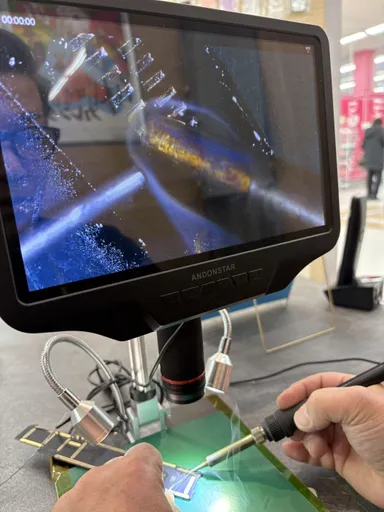 顕微鏡での基板修理