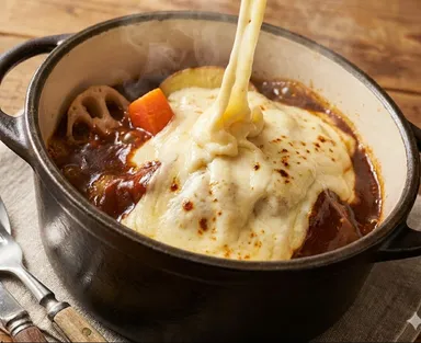 とろとろチーズのデミグラスハンバーグ煮込み