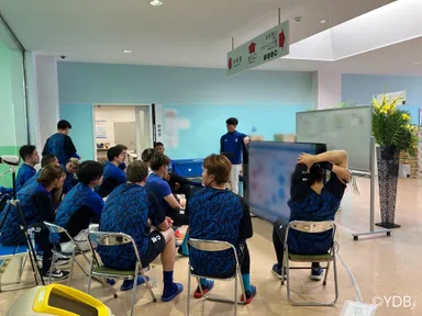 室内練習場100型テレビ設置