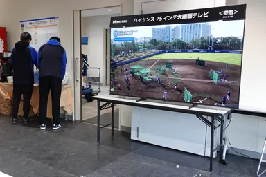 食堂75型テレビ設置